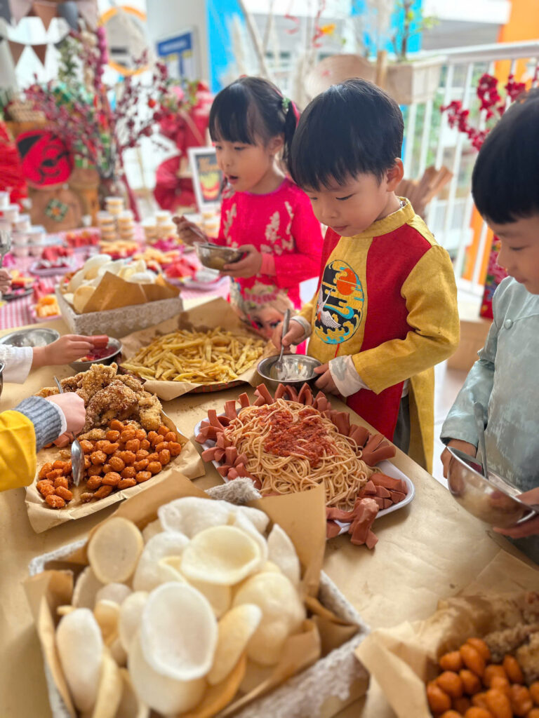 TRƯỜNG MẦM NON KIM LIÊN TỔ CHỨC TIỆC BUFFET CHO HỌC SINH NHÂN DỊP NGÀY NOEL