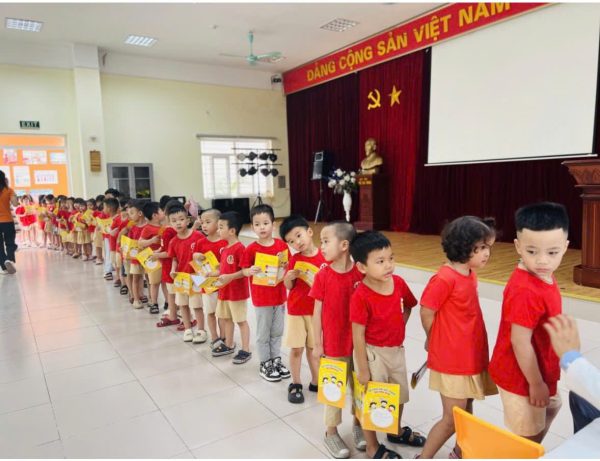 TRƯỜNG MẦM NON KIM LIÊN QUAN TÂM CÔNG TÁC Y TẾ HỌC ĐƯỜNG CHO TRẺ
