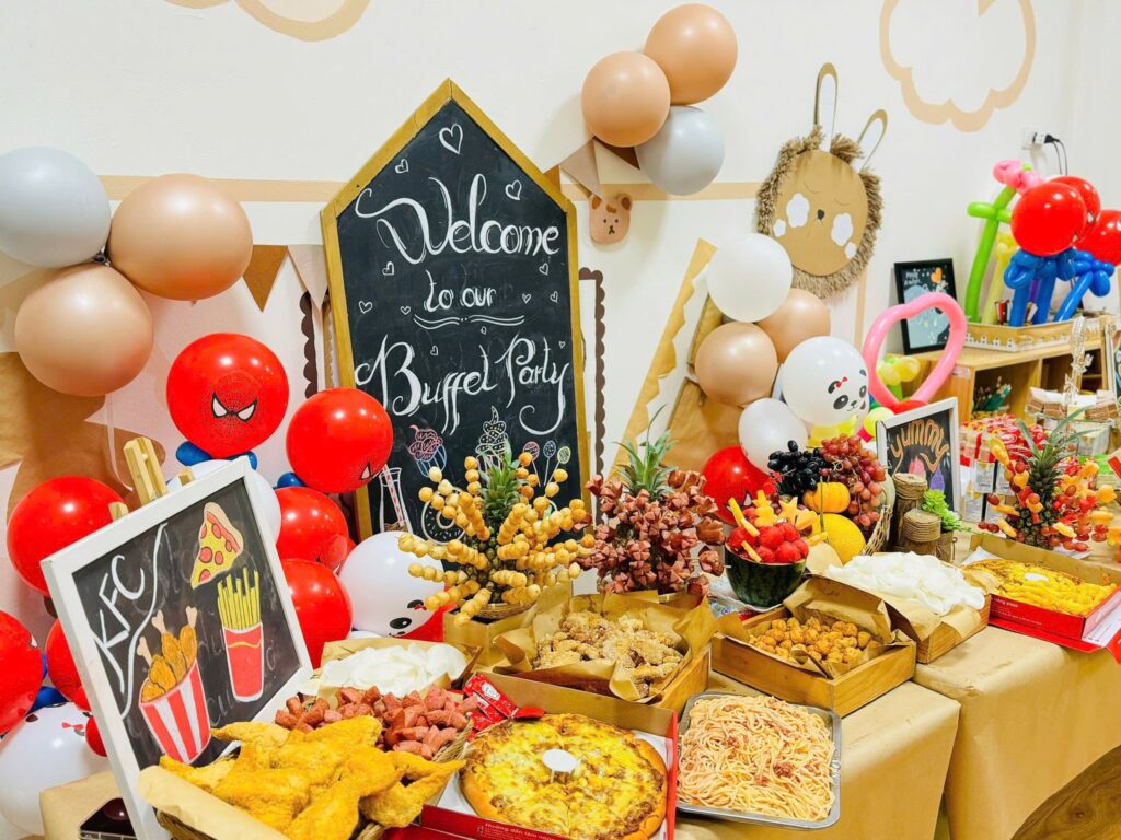 Bữa tiệc Buffet ngọt ngào cuối năm học dành tặng các bé