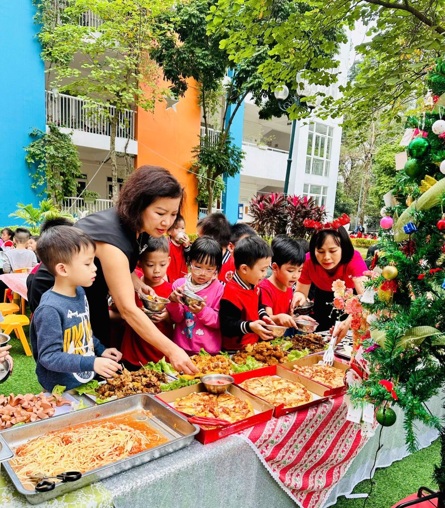 TRƯỜNG MẦM NON KIM LIÊN TƯNG BỪNG TỔ CHỨC TIỆC BUFFET CHÀO ĐÓN NOEL & HAPPY NEW YEAR 2026